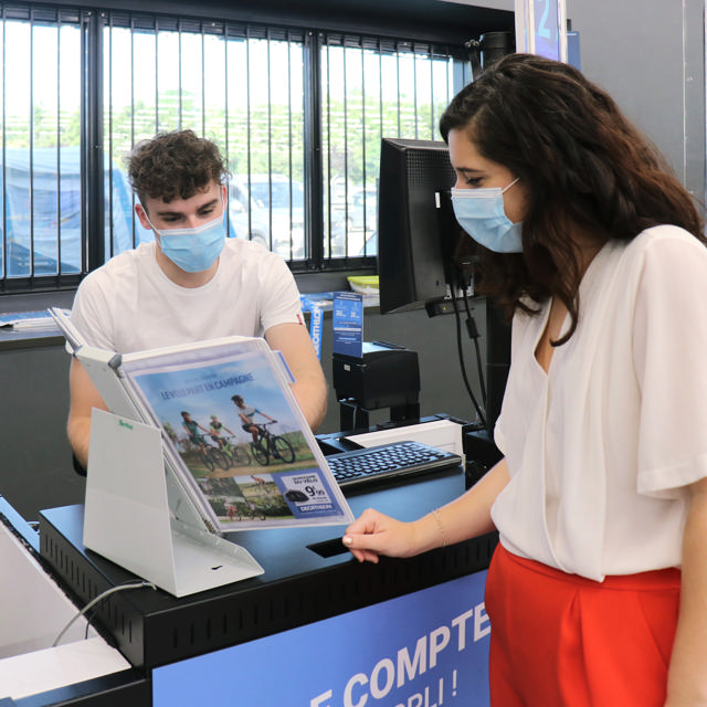 Tarifold Antimicrobial Desktop Reference & Display System - 10 White Pockets, Letter-Size